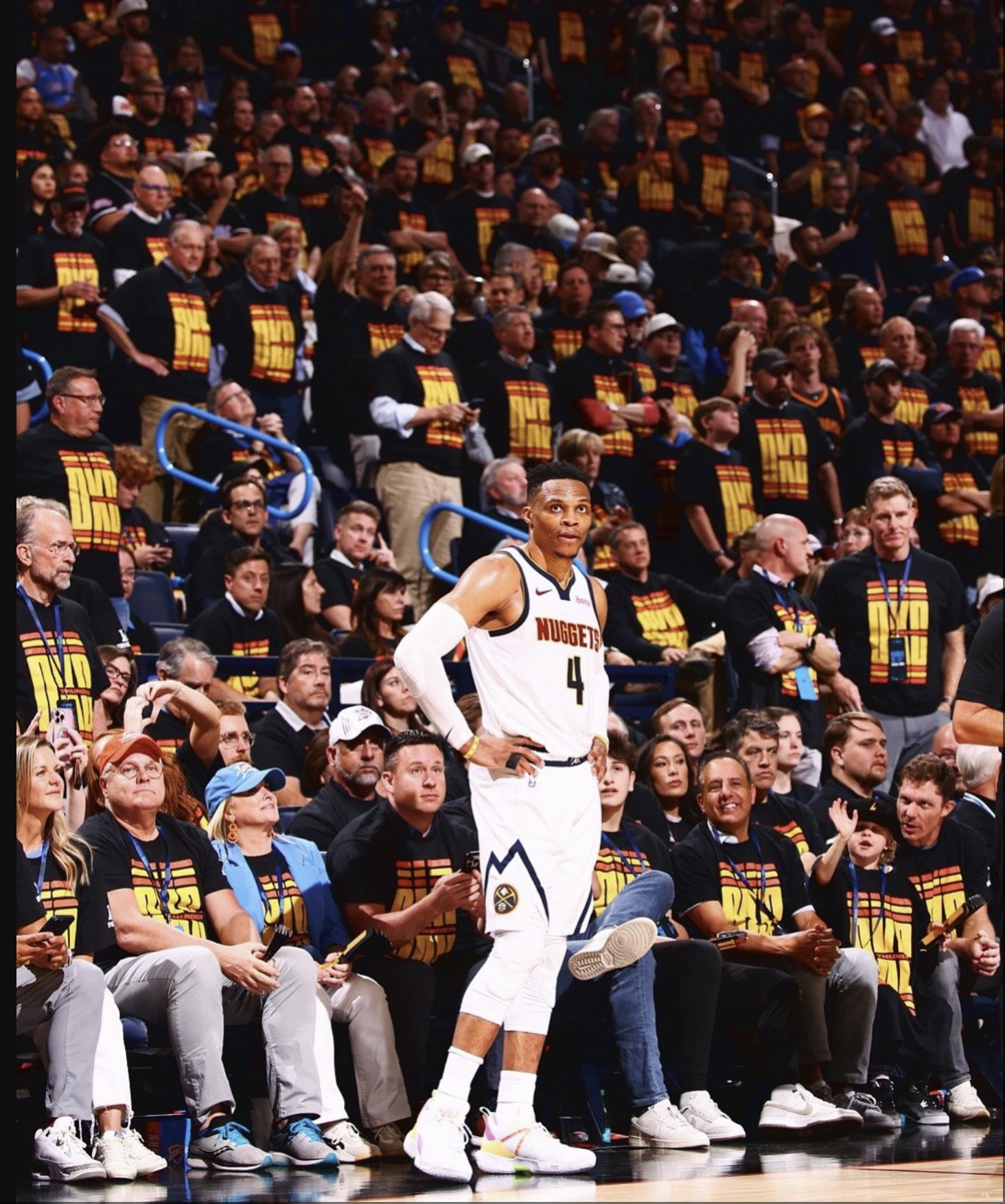 九游官网-浓眉哥迎来五赛季出色发挥，IG观众热烈欢呼！比赛高潮迭起(浓眉哥去哪了)